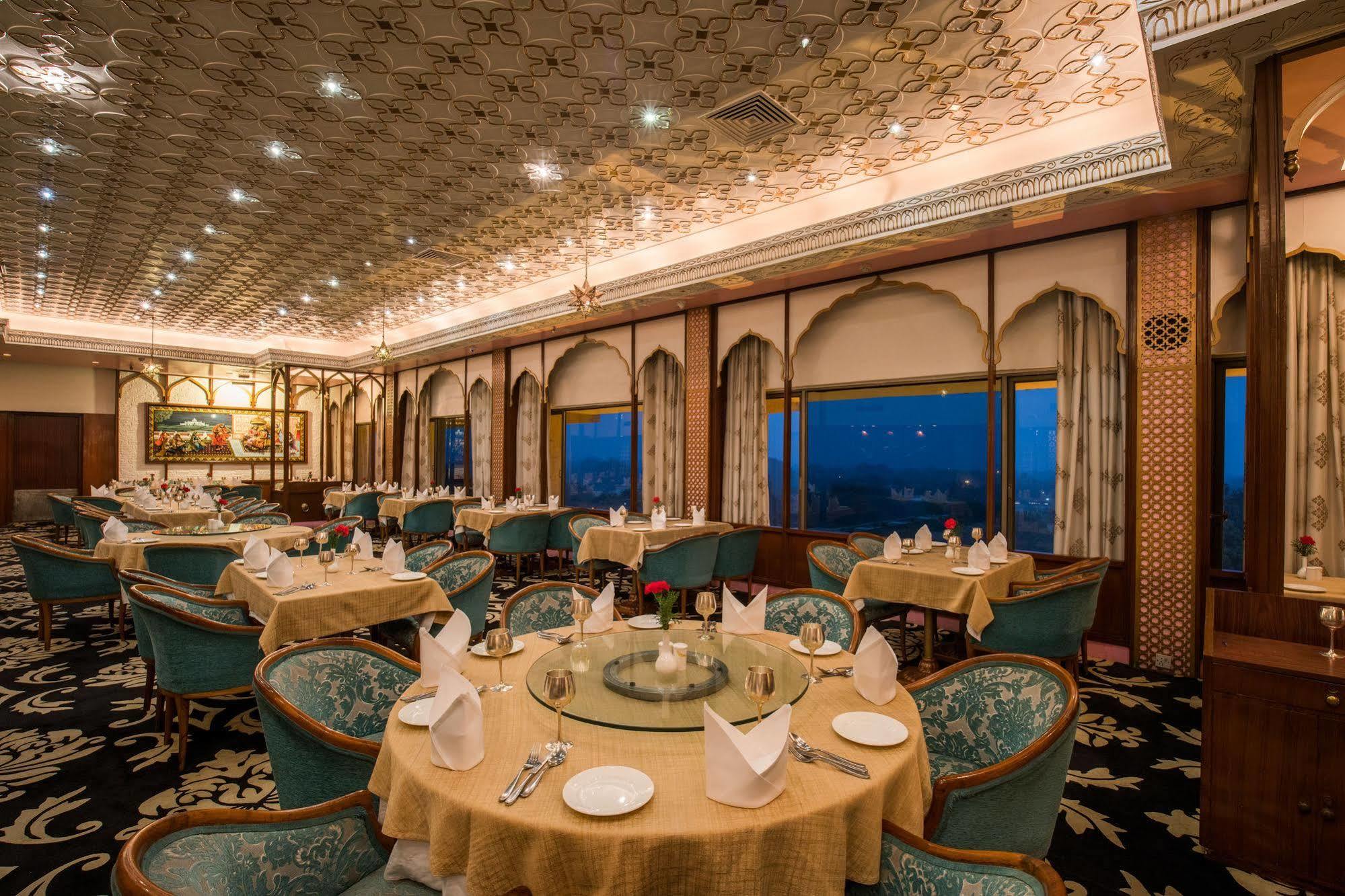 Hotel Clarks Shiraz Agra (Uttar Pradesh) Exterior foto